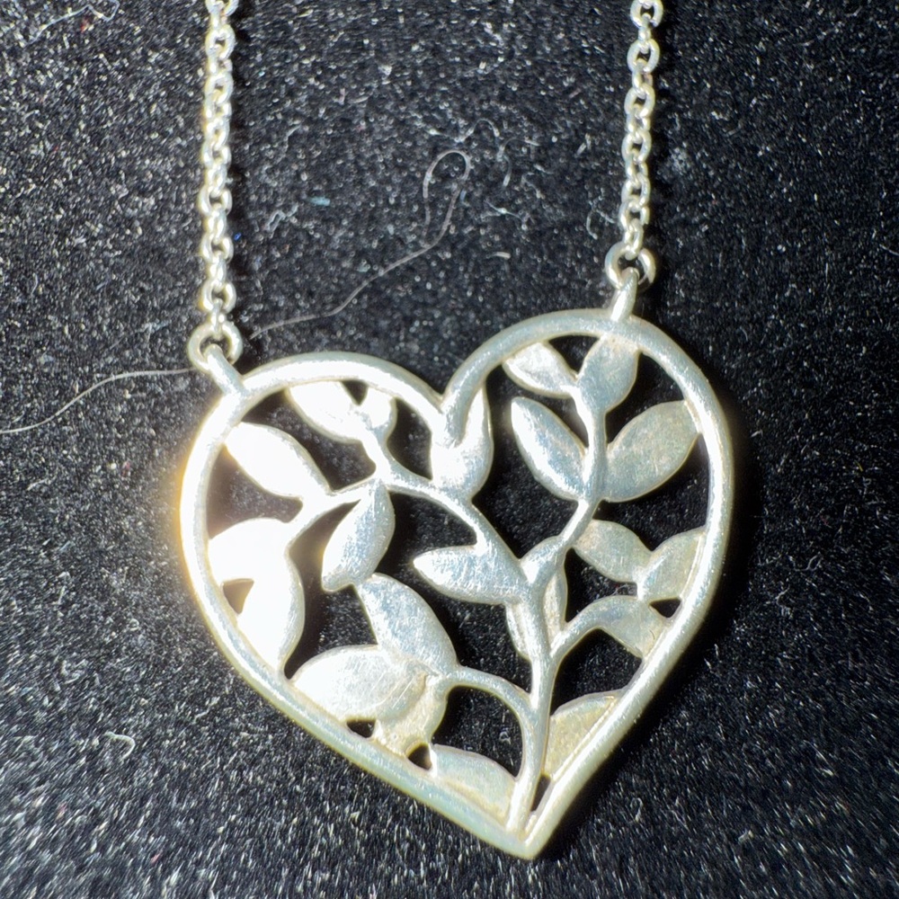 Tiffany and Co Elegant Sterling Silver Olive Leaf Heart Pendant Necklace